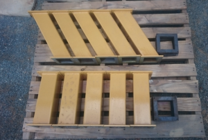 Caterpillar R2900G Lazer Posts